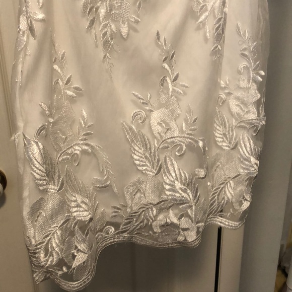 White lace fashion nova skirt- small - Picture 2 of 2